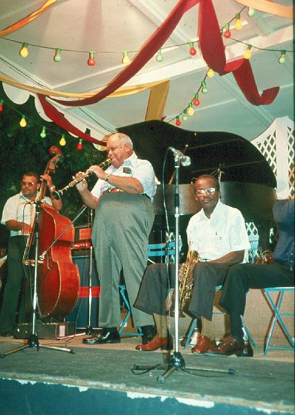 1975-10.jpg - Heritage Hall Jazzband 18.07.1975 21:00 Dance Stage
Placide Adams, Louis Cotrell jr., Terry Riley