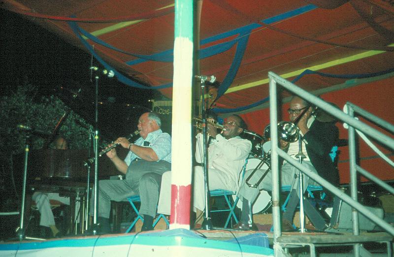 1975-15.jpg - Heritage Hall Jazzband 23.907.1975 Garden Stage
Walter Lewis, Louis Cotrel jr., Terry Riley, Frog Joseph
