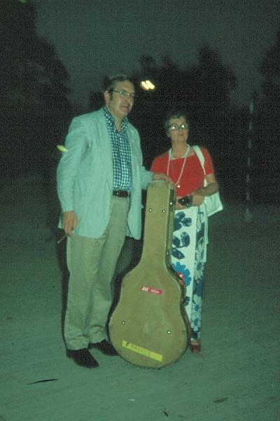 1975-23.jpg - Marty Grosz & wife off-stage 1975