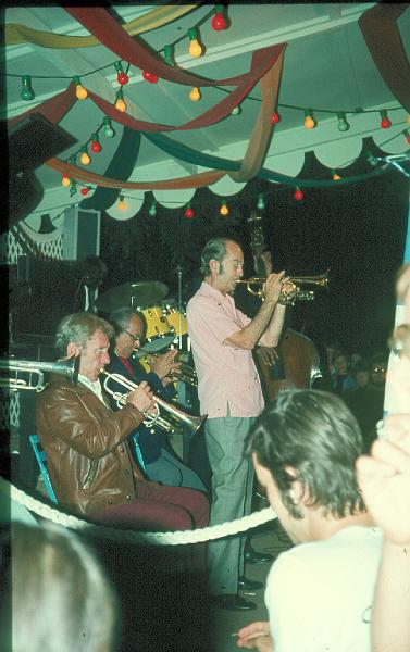 1975-29.jpg - 26.07.1975 20:00 Dance Stage
"Dixieland Bash":
Ruby Braff, Pee Wee Erwin, Bobby Hackett