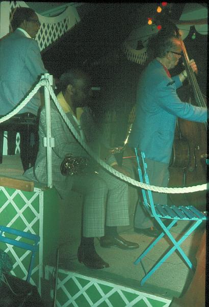 1975-35.jpg - Alto Summit 26.07.1975 23:00 Dance Stage
Gerald Wiggins, Benny Carter, George Duvivier