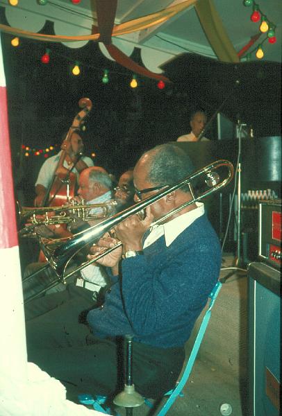 1975-38.jpg - Heritage Hall Jazzband 26.07.1975 22:00 Dance Stage
Placide Adams, Walter Lewis, Louis Cotrell jr., Terry Riley, Frog Joseph, Walter Lewis