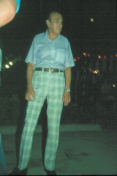 1975-42.jpg - Art Hodes off-stage 1975
