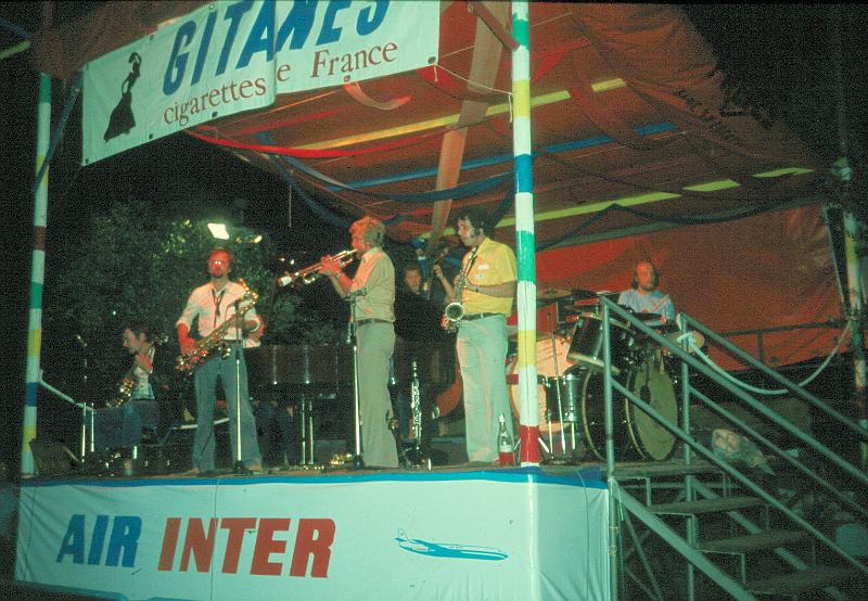 1975-49.jpg - Barrelhouse Jazzband 23.07.1975 24:00 Garden Stage
Bernd Otto,  Frank Selten, Werner Knodel, Horst Schwarz, Eberhard Jirzik, Reimer von Essen, Hans-Georg Klauer