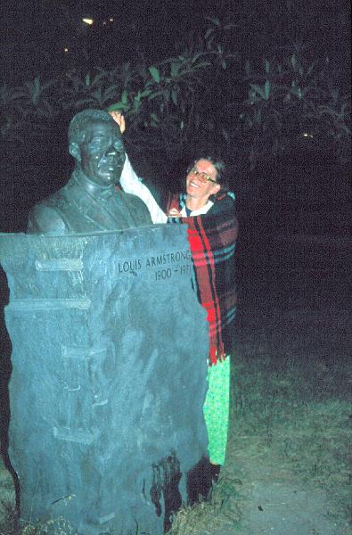1975-50.jpg - Louis Armstrong Memorial  & Ute Pehl off-stage 1975